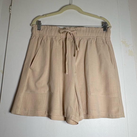 NWT Women's Tan Shorts Size L - 5” Inseam - Picture 2 of 10
